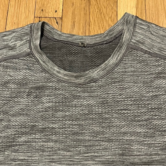 Men’s Medium Lululemon tank top - Picture 5 of 5
